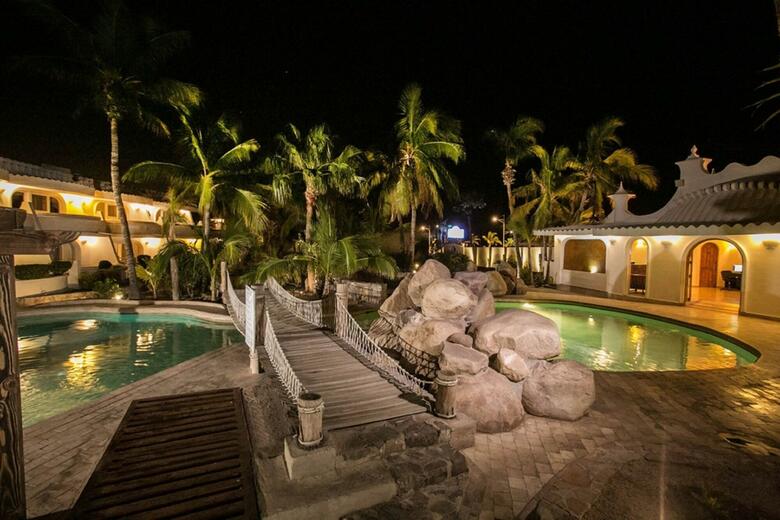 Hotel & Suites El Moro