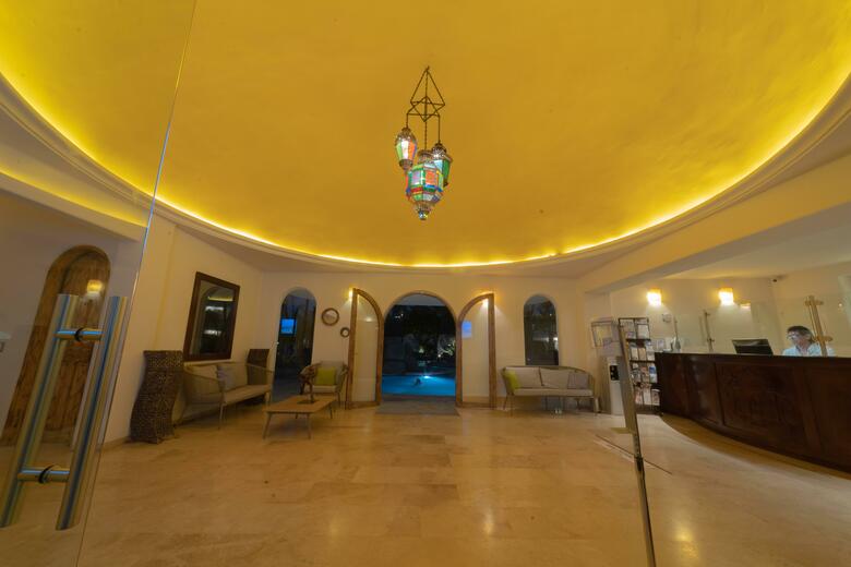 Hotel & Suites El Moro