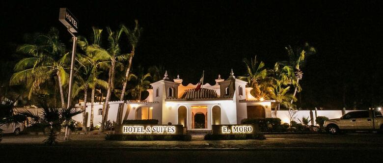 Hotel & Suites El Moro