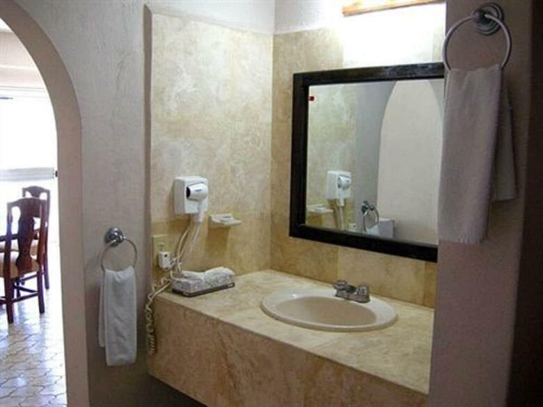 Hotel & Suites El Moro