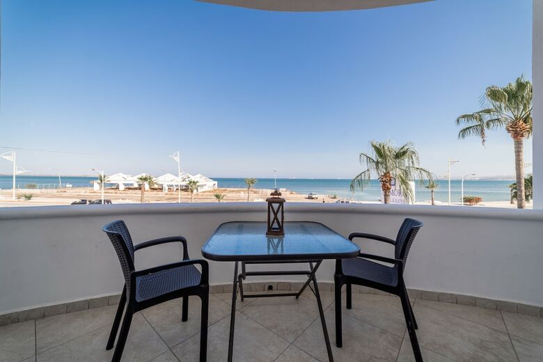 Hotel & Suites El Moro