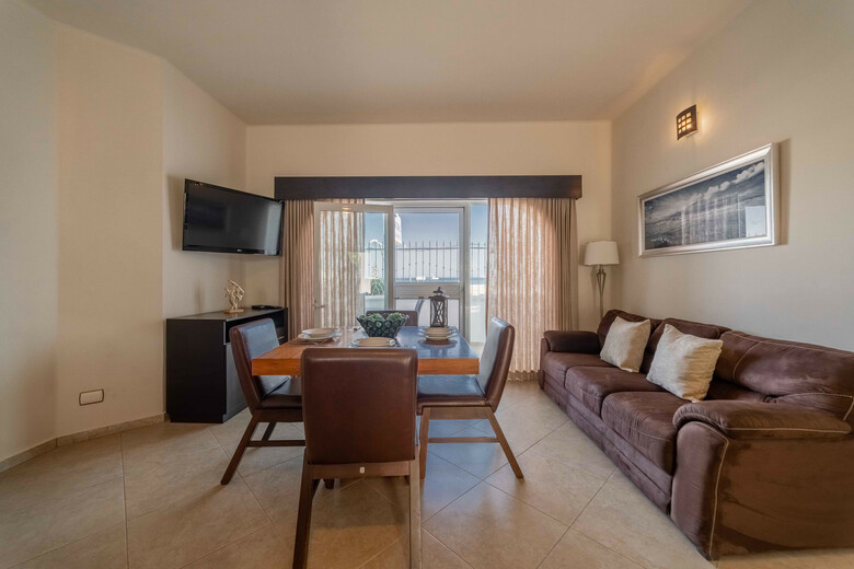 Hotel & Suites El Moro