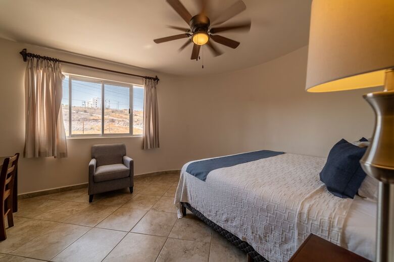 Hotel & Suites El Moro