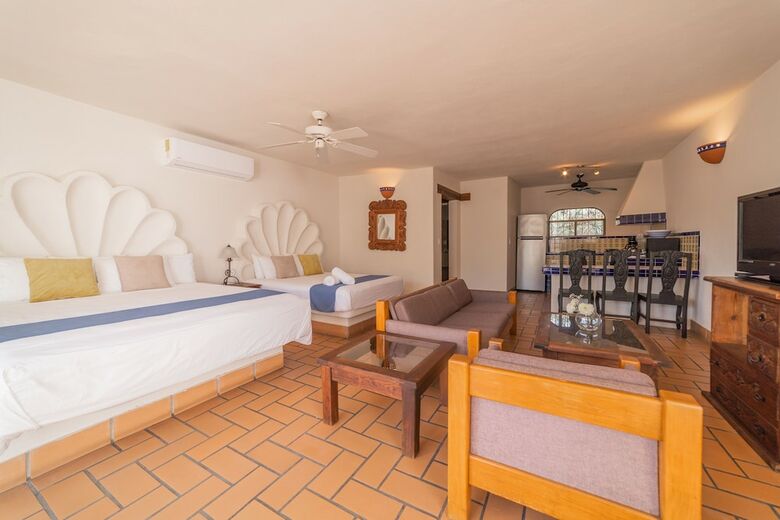 Hotel & Suites El Moro