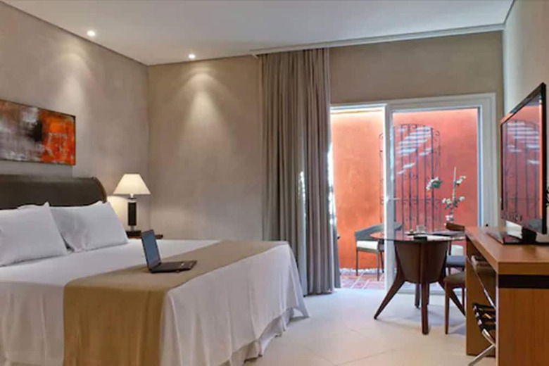 Abayomi Hotel