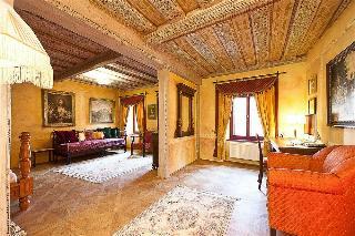 Hotel Kr?�n?v D?m