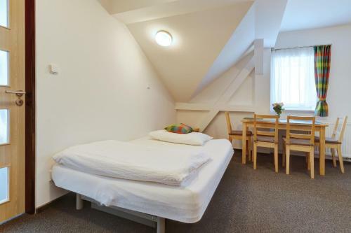 Apartamentos Pension ?esk�