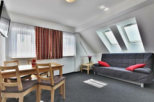 Apartamentos Pension ?esk�