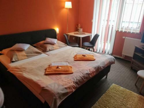 Hostal Pension Three