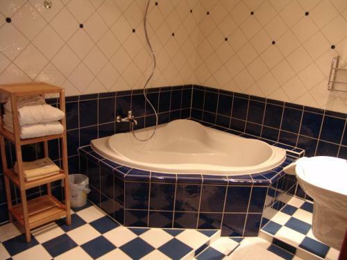 Hostal Pension Three