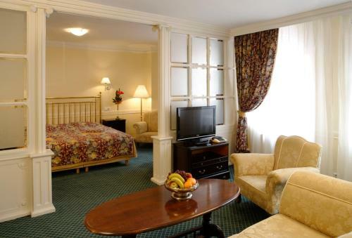 Hotel Embassy