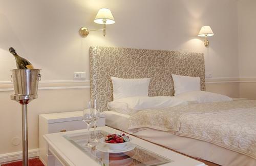 Hotel Embassy
