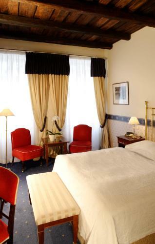 Hotel Embassy