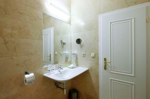 Windsor Medical Complex & Spa Hotel