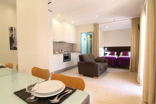 Classbedroom Apartments I