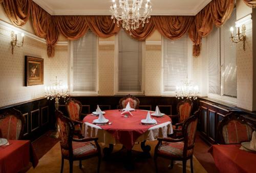 L�ze?sk� Hotel Moskevsk� Dv?r