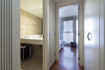 Inside Barcelona Apartments Mercat