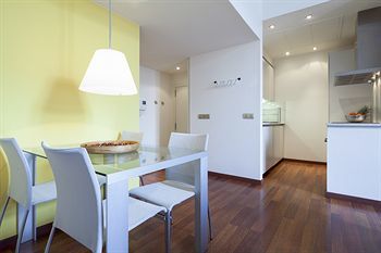 Inside Barcelona Apartments Mercat