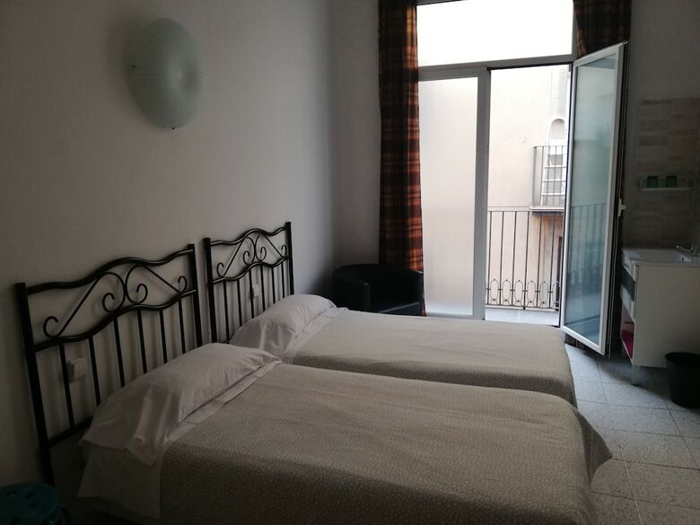 Hostal River