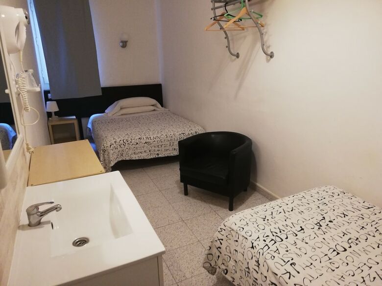 Hostal River