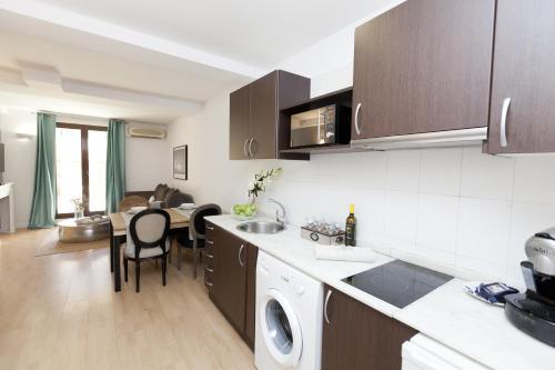 Happy Apartments