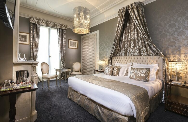 Claridge Hotel