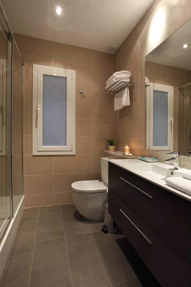 Fisa Rentals Gran Via Apartments