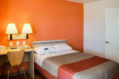 Motel 6 Bakersfield South