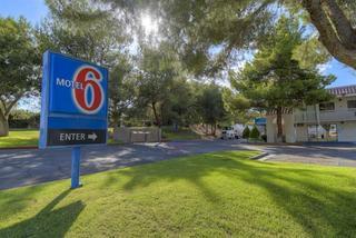Motel 6 Barstow