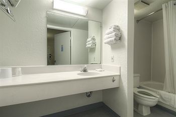 Motel 6 Barstow
