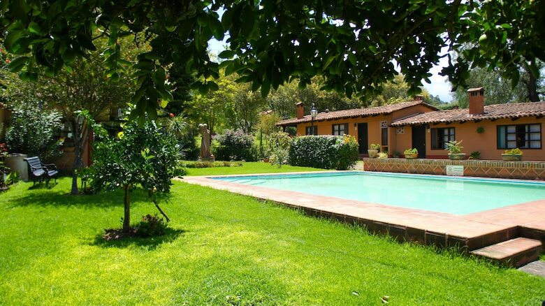 Villa Patzcuaro Garden Hotel & Rv Park
