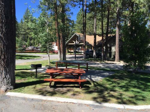Lodge Big Bear Frontier