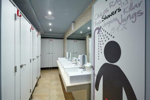 Black Swan Hostel
