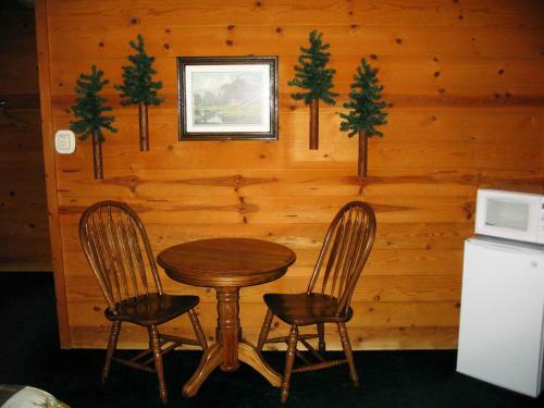 Cozy Hollow Lodge