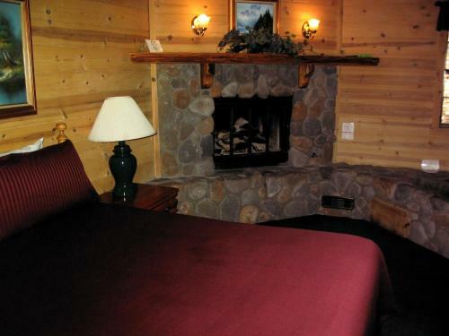 Cozy Hollow Lodge