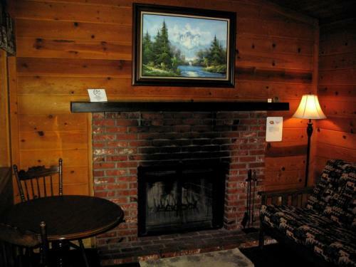 Cozy Hollow Lodge