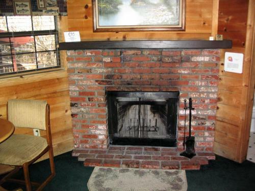 Cozy Hollow Lodge