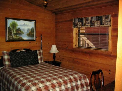 Cozy Hollow Lodge