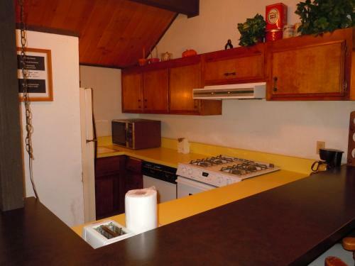 Three-bedroom Standard Unit #11 By Escape For All Seasons