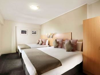 Ibis World Square Hotel