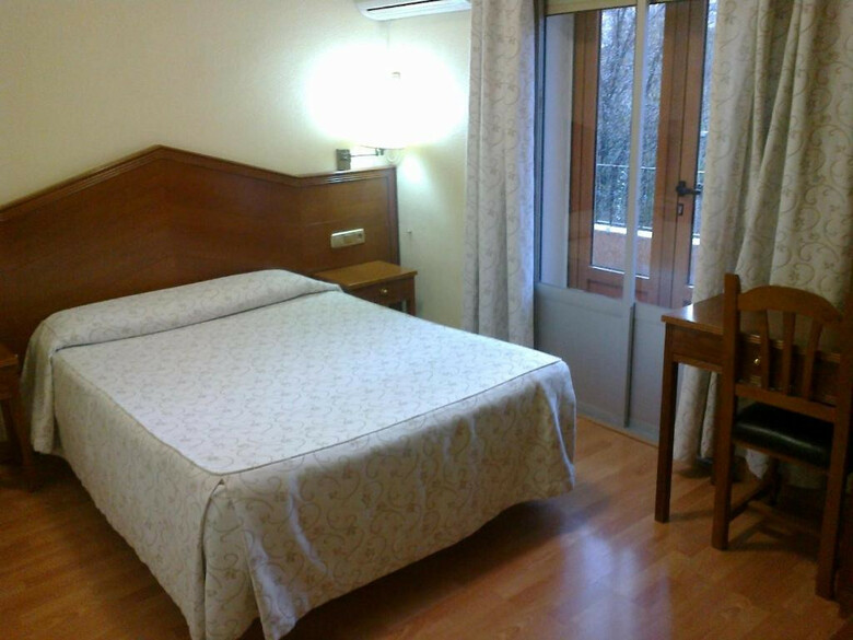 Hostal Hotel Anabel Baza