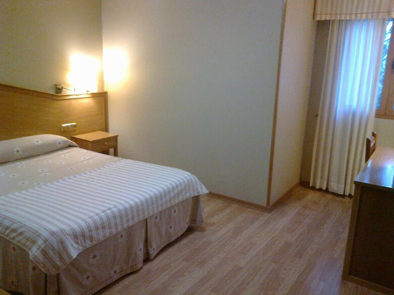 Hostal Hotel Anabel Baza