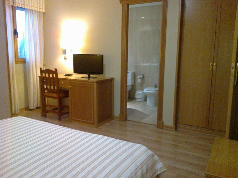 Hostal Hotel Anabel Baza