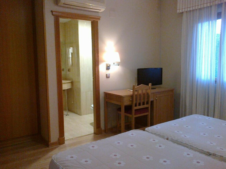 Hostal Hotel Anabel Baza