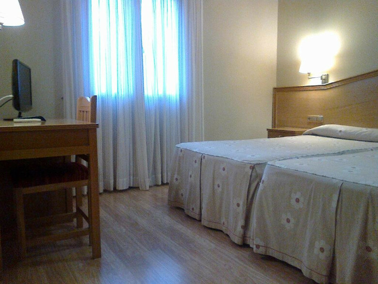 Hostal Hotel Anabel Baza