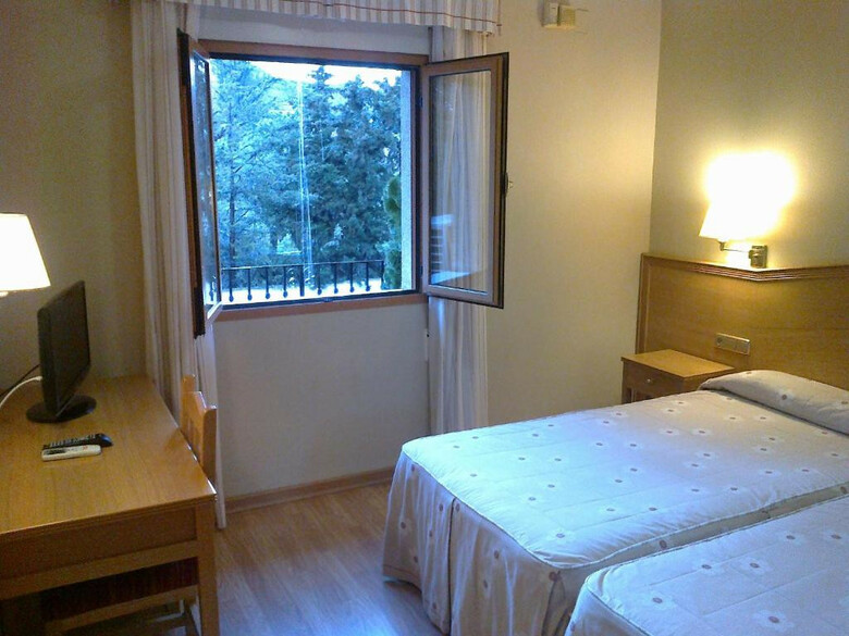 Hostal Hotel Anabel Baza