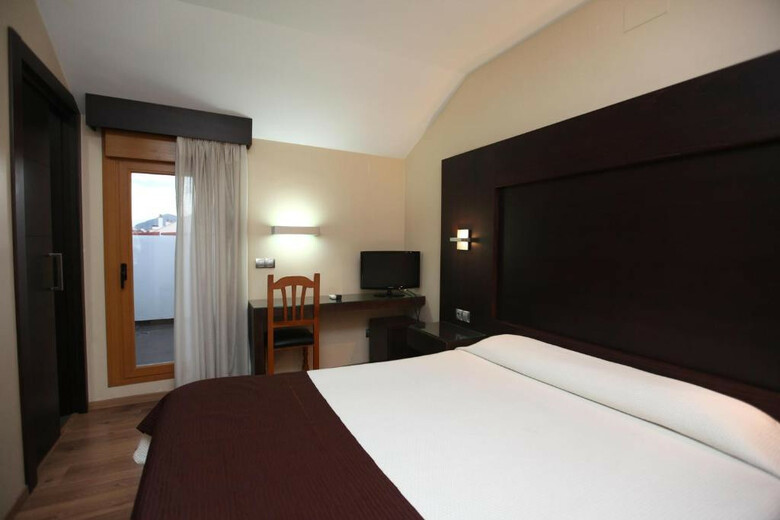 Hostal Hotel Anabel Baza