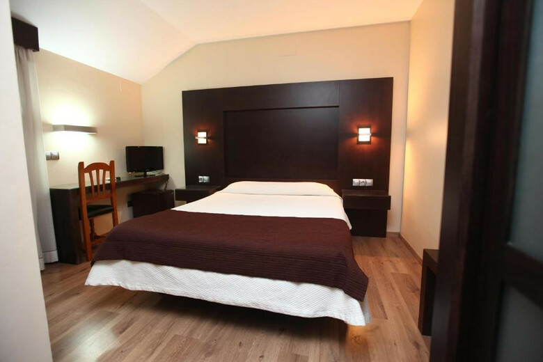Hostal Hotel Anabel Baza