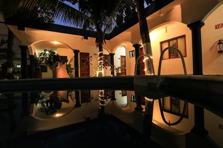 Hotel Maya Azul