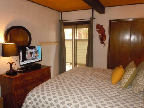 Two-bedroom Plus Den Deluxe Unit #124 By Escape For All Seasons